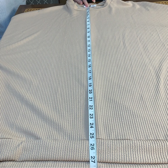 Lg design like new oversized neutral tan pullover shirt top - Picture 5 of 9